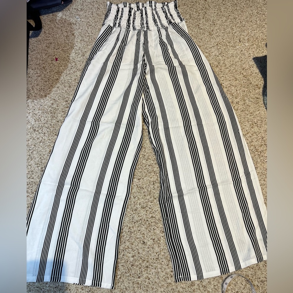 Kendall and Kylie wide leg white striped rayon pants size large